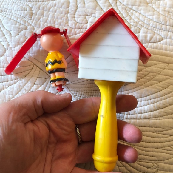 VINTAGE 70’s Peanuts Charlie Brown Spinner SNOOPY on Doghouse Child Whirly Toy - Picture 4 of 12